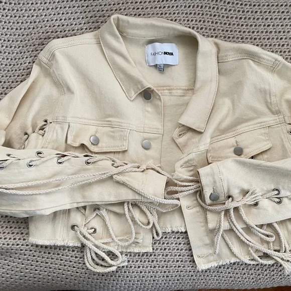 NWOT FASHION NOVA Can't Keep Up Denim Jacket - XL - Picture 5 of 10